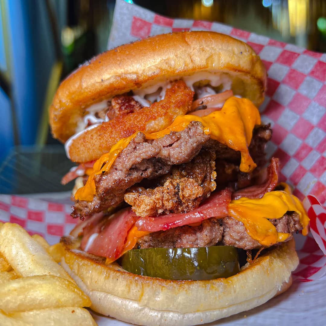 daniels-burger-gallery-aguazul-turistico-1